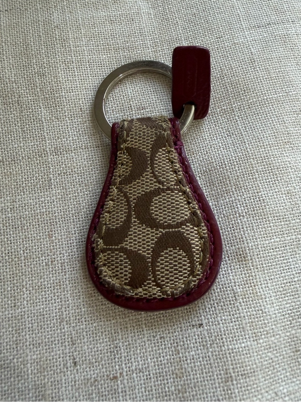Coach Vintage Plum Burgundy Signature C Jacquard Teardrop Key Fob - Picture 3 of 3